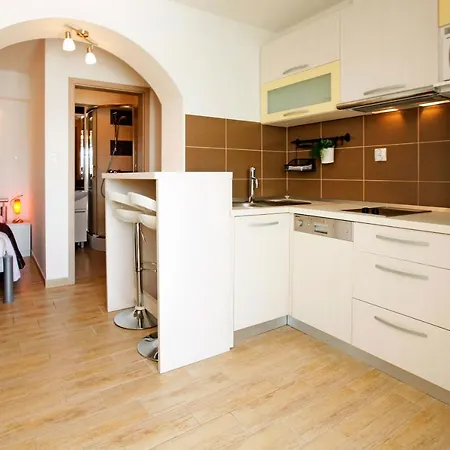 Lena Apartament *