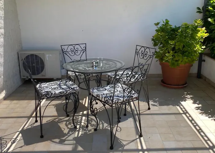 Apartman Lena *