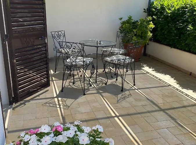 Apartman Lena *