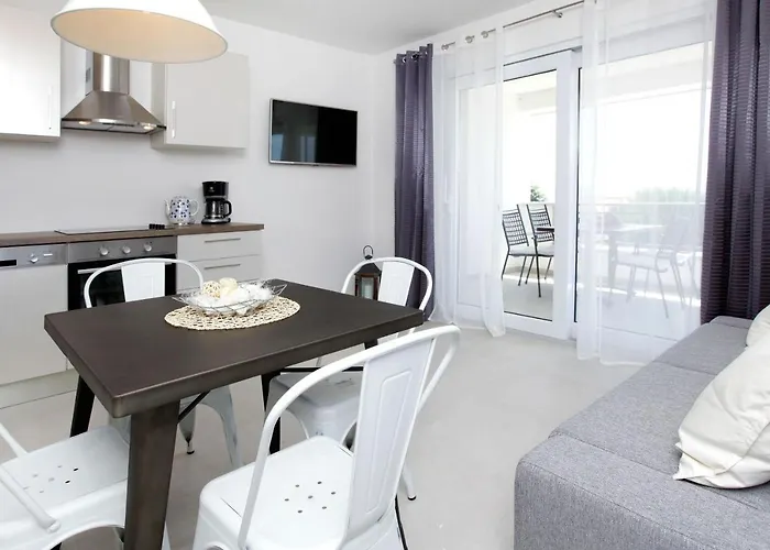 Apartman Lena *