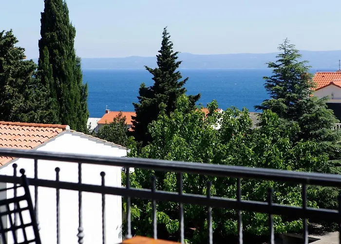 Lena Apartman Bol