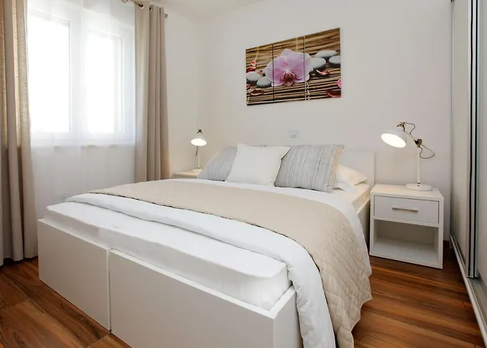Lena Apartman *