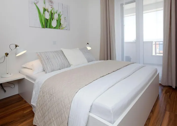 Lena Apartman *
