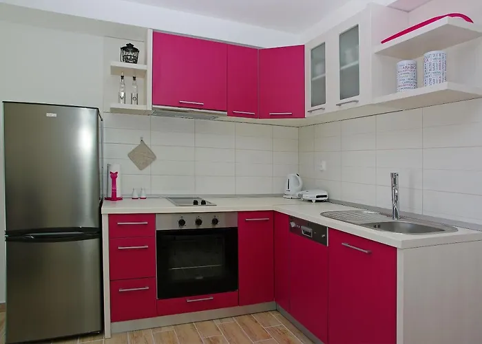 Lena Apartman